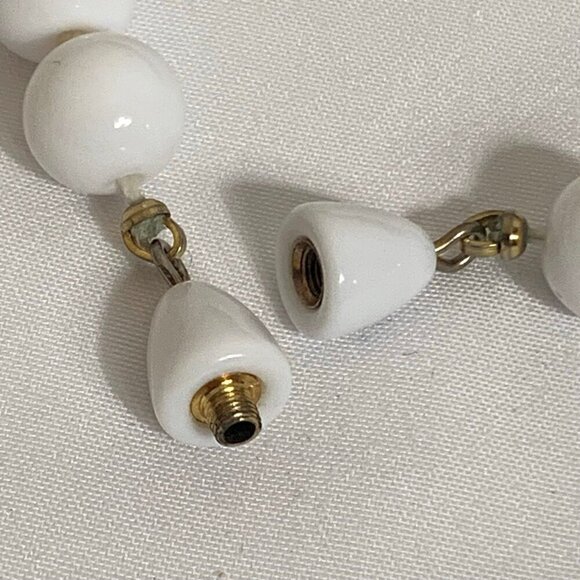 Vintage 60s White Beaded Hand Knotted Necklace - Picture 8 of 10